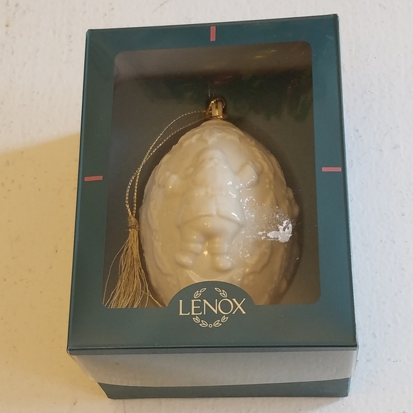 Lenox Other - Lenox Porcelain 1995 Santa Claus Gold Trim Hanging  Ornament